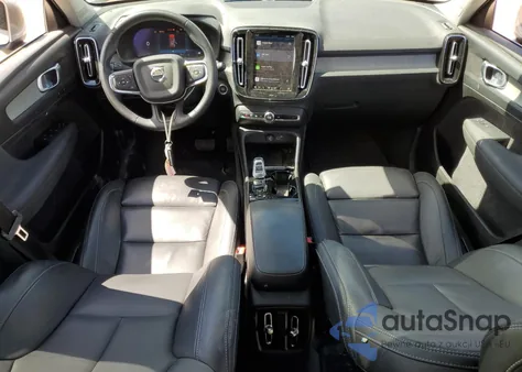 2024 Volvo Xc40 Plus z USA, uszkodzony, nr VIN YV4L12UE0R2323944